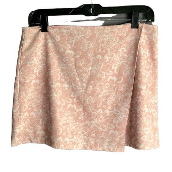 Forever 21 Pink and White Floral Print Mini Wrap Skirt Size Large - Picture 1 of 7